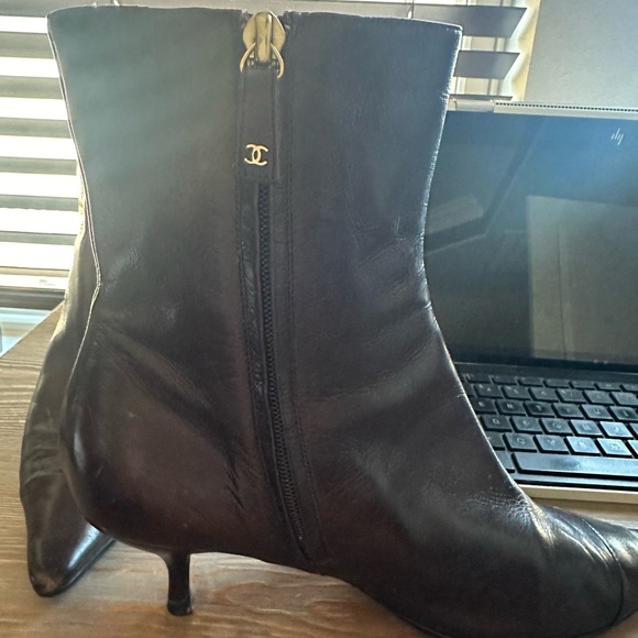 Chanel ankle leather pointed toe size 40 boots - Picture 4 of 11